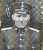 Schwarz-Weiß-Porträt von Heinrich Blomendahl in Uniform mit Mütze.