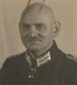 Schwarz-Weiß-Porträt von Johann Folkers in Uniformjacke.
