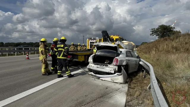 Foto zum Einsatz: VU mit PKW-Brand - A1 / 01.09.2025