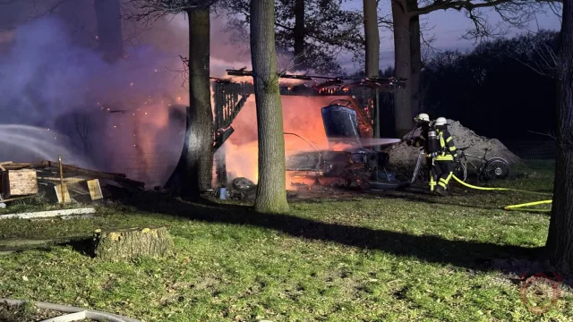 Foto zum Einsatz: Carport- & PKW-Brand / 09.02.2025