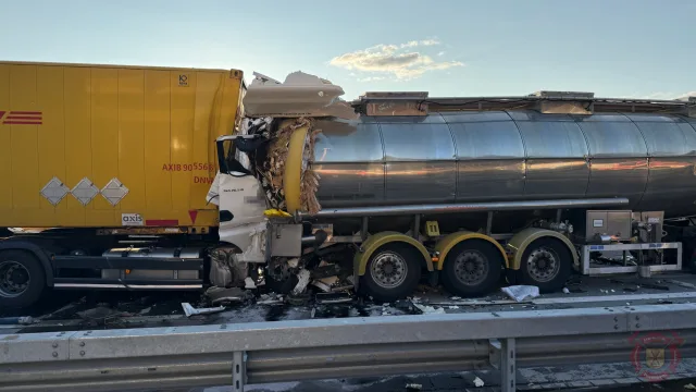 Foto zum Einsatz: Schwerer LKW-VU auf A1 / 01.04.2025