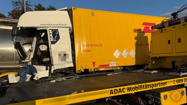 Foto zum Einsatz: Schwerer LKW-VU auf A1 / 01.04.2025