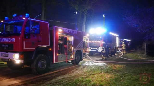 Foto zum Einsatz: Carport- & PKW-Brand / 09.02.2025
