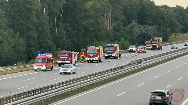 Foto zum Einsatz: Böschungsbrand A1 / 13.07.2026